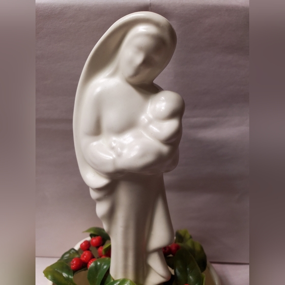 Vintage Haeger Madonna & Child Planter White with VTG Holly Ring - Picture 2 of 10